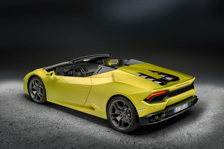 ¡Una máquina de derrapar! El Lamborghini Huracán Spyder se atreve al todo atrás