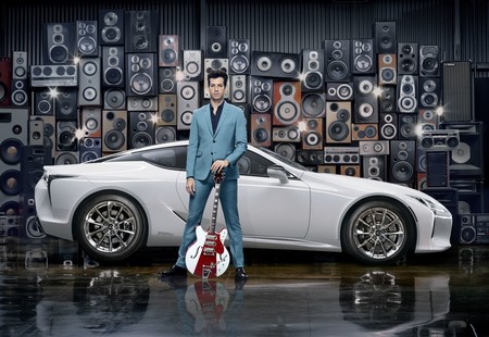 Mark Ronson le pone su sello musical (con estilo) al nuevo LC de Lexus