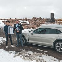 El Porsche Taycan firma el récord al mayor ascenso en coche eléctrico: 4.842 metros empezando bajo el nivel del mar hasta coronar Pikes Peak