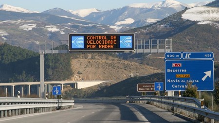 Límites de velocidad más bajos y más policías, la propuesta de Mapfre para reducir la siniestralidad