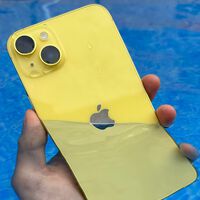 ¿Puedo mojar mi iPhone y hacer fotos bajo el agua?
Todo sobre su resistencia en la piscina y el mar