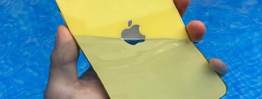 ¿Puedo mojar mi iPhone y hacer fotos bajo el agua?
Todo sobre su resistencia en la piscina y el mar