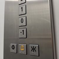 Cuidado si tienes albañiles en casa: no forrar el ascensor puede salirte muy caro