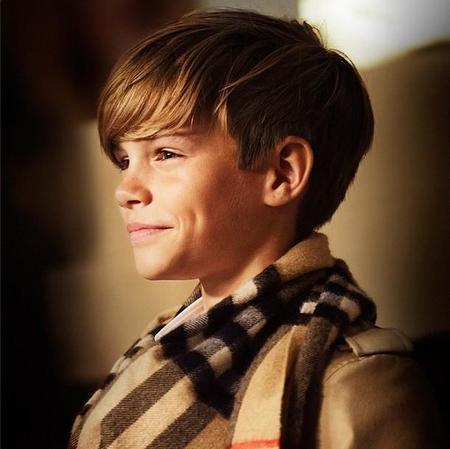 Romeo Beckham sigue a la conquista de las pasarelas con Burberry