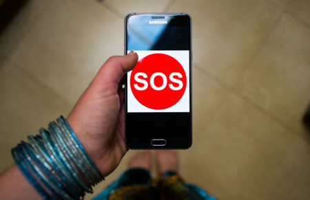 Los móviles tendrán que incorporar un botón de emergencia para poder venderse en la India