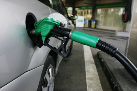 El barril de petróleo caerá a los 20 euros, ¿y la gasolina?