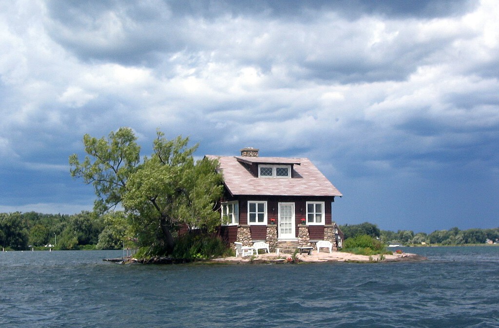 La isla habitada más pequeña del mundo solo tiene una casa y un árbol. Está en la ciudad que menos imaginas . Noticias en tiempo real