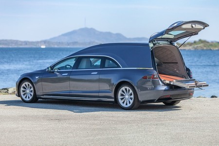 Model S Funebre3