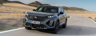 Probamos el nuevo Peugeot e-2008: el SUV eléctrico sube de potencia y autonomía y mantiene sus cotas de confort