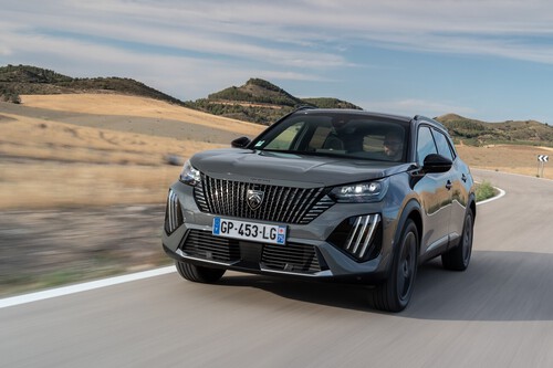 Probamos el nuevo Peugeot e-2008: el SUV eléctrico sube de potencia y autonomía y mantiene sus cotas de confort