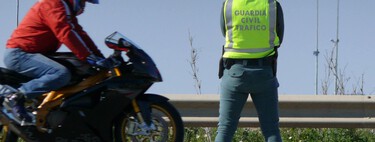 Le retiraron el carnet hace diez años y se presentó en el cuartel de la Guardia Civil en moto. Luego reclamó la multa