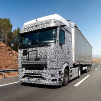 Mercedes-Benz lleva su nuevo camión eléctrico a cocerse a Andalucía en un viaje de pruebas de 2.000 km, y parece que ha sobrevivido