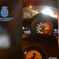 Se graba triplicando los límites de velocidad máxima permitida en un Ferrari, lo sube a TikTok y acaba detenido 