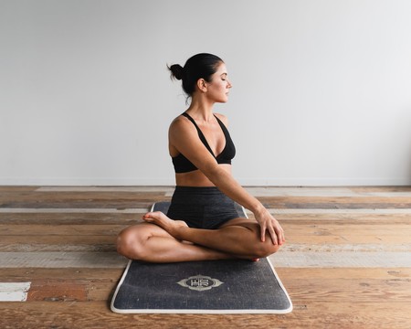 Calendario de adviento fitness 2019: una postura de Yoga diferente para cada día hasta Nochebuena