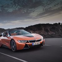 ¡Por fin! El BMW i8 Roadster desviste al deportivo del futuro, y trae más potencia y mejor autonomía eléctrica