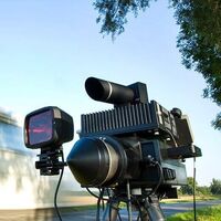 Radares camuflados, a la caza: así se están multando los excesos de velocidad con el nuevo límite a 30 km/h 