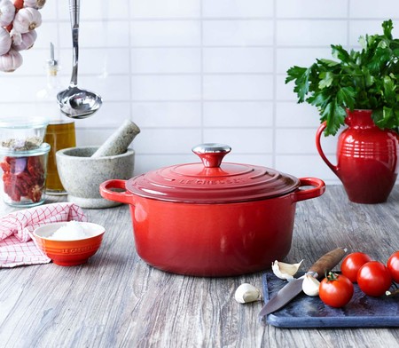La cacerola de tipo cocotte más grande de Le Creuset (34 cm de diámetro) está rebajada a 266,99 euros en Amazon