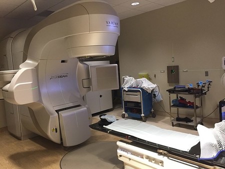 Así funcionan los aceleradores lineales: las máquinas contra el cáncer donadas por Amancio Ortega