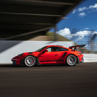 Probamos el Porsche 911 GT3 RS: aerodinámica de competición y 525 CV en el coche de Le Mans que te puedes llevar a tu casa