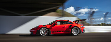 Probamos el Porsche 911 GT3 RS: aerodinámica de competición y 525 CV en el coche de Le Mans que te puedes llevar a tu casa