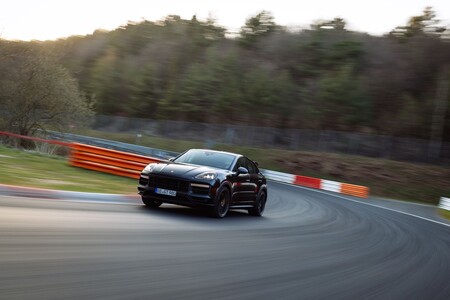 Un Porsche Cayenne más radical está en camino, y ya es el SUV más rápido de Nürburgring con un récord de 7:38.925