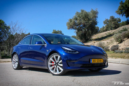 FCA pagará para contabilizar como suyos coches eléctricos de Tesla y reducir así su media de emisiones
