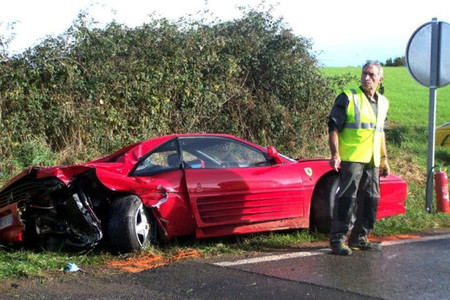 Dolorpasión™: trenecito de Ferraris en la campiña francesa