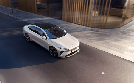 El NIO ET7 es el anti Tesla chino definitivo: batería de 150 kWh para más de 1.000 km de autonomía, y todo un arsenal tecnológico
