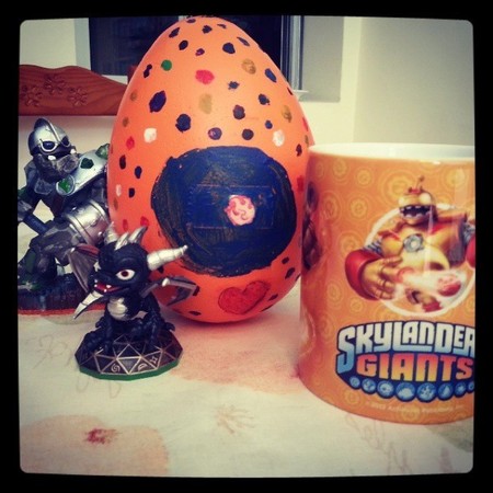 Decorar un huevo de Pascua al estilo de los Skylanders