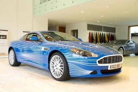 Este es el Aston Martin DB9 que diseñaron los fans del Facebook de la marca