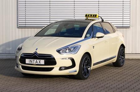 El Citroën DS5 Hybrid4 se pone el uniforme de trabajo, esta vez para el servicio de Taxi