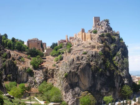 La Facil Ruta De Senderismo Que Permite Caminar Sobre El Agua Y Termina En Una Cascada De 60 Metros Ideal Para Verano