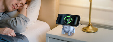 Hay una base de carga para iPhone que parece un cohete. Es de Ugreen y también funciona con AirPods 