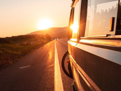 Guía completa para no olvidarte nada en tus viajes en furgoneta