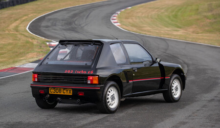 Peugeot 205 Turbo 16 (1985) negro, subastado en Monterey 2023