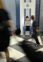 Usar el portátil en aeropuertos: wifi gratis y enchufes