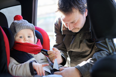 Casi tres de cada cinco padres pone en peligro a sus hijos al viajar en coche