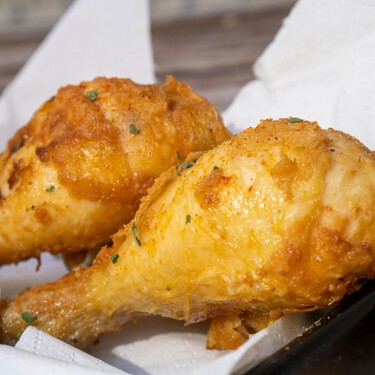 Lidl vende por menos de 8 euros un accesorio para cocinar hasta doce muslos de pollo al horno y casi sin ensuciar