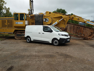 Probamos el Toyota PROACE Furgón para llevarnos la casa a cuestas 