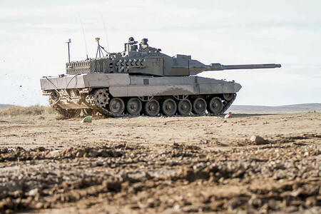 Leopard 2E en maniobras