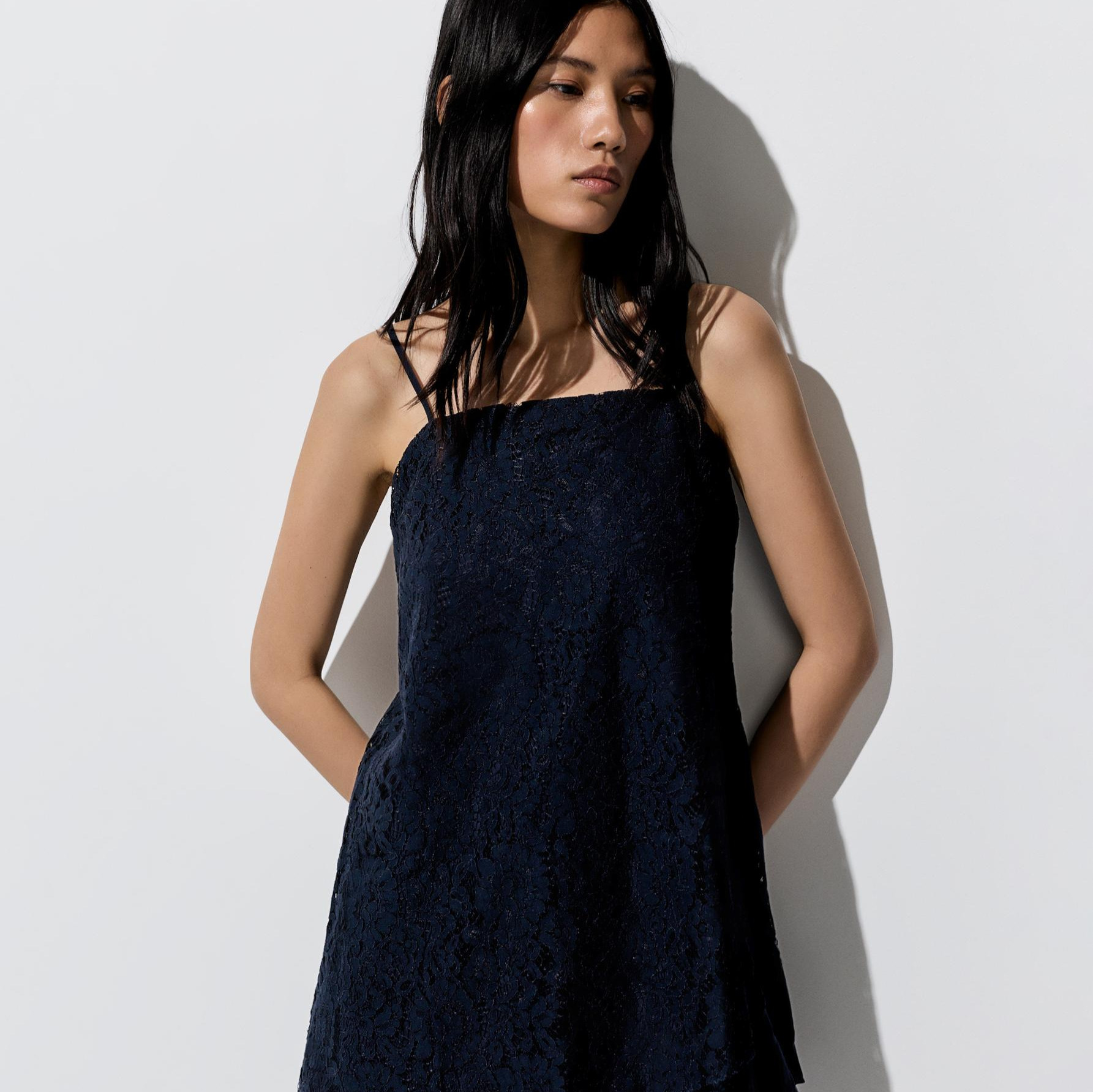 Vestido corto guipur
