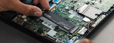 ¿Y si una pegatina mejorara tu SSD o RAM? Hay quien dice que estas tiras de carbono rebajan las temperaturas, pero ¿son de fiar? 
