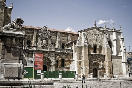 El Parador de León ofrece hasta un 50 % de descuento en mayo para ir a ver el ´Santo Grial`
