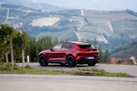 Aston Martin DBX707