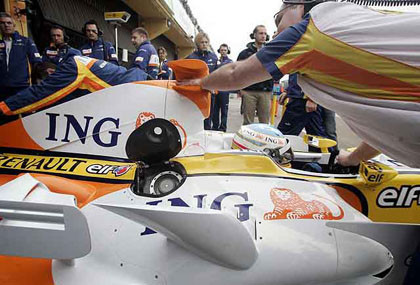 Las fotos del primer día de test del Renault R28