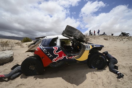 ¿Qué pasa con la gente que se pega un piñazo en el desierto? La otra cara de los rallys