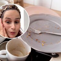 Una española recuerda cómo friegan los platos muchos ingleses: "Aún me siguen sorprendiendo"