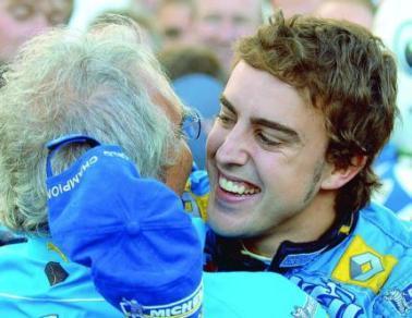 Briatore mueve ficha para hacerse con Alonso