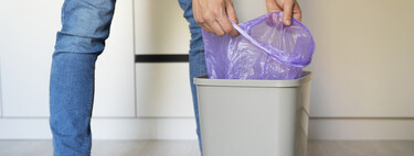 El ingrediente doméstico que va de perlas poner en el fondo del cubo de basura para evitar malos olores y alejar a las plagas 