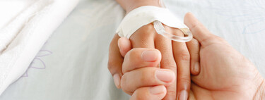 Una niña de tres años enferma de hepatitis aguda salva su vida gracias a un trasplante de hígado de su padre 